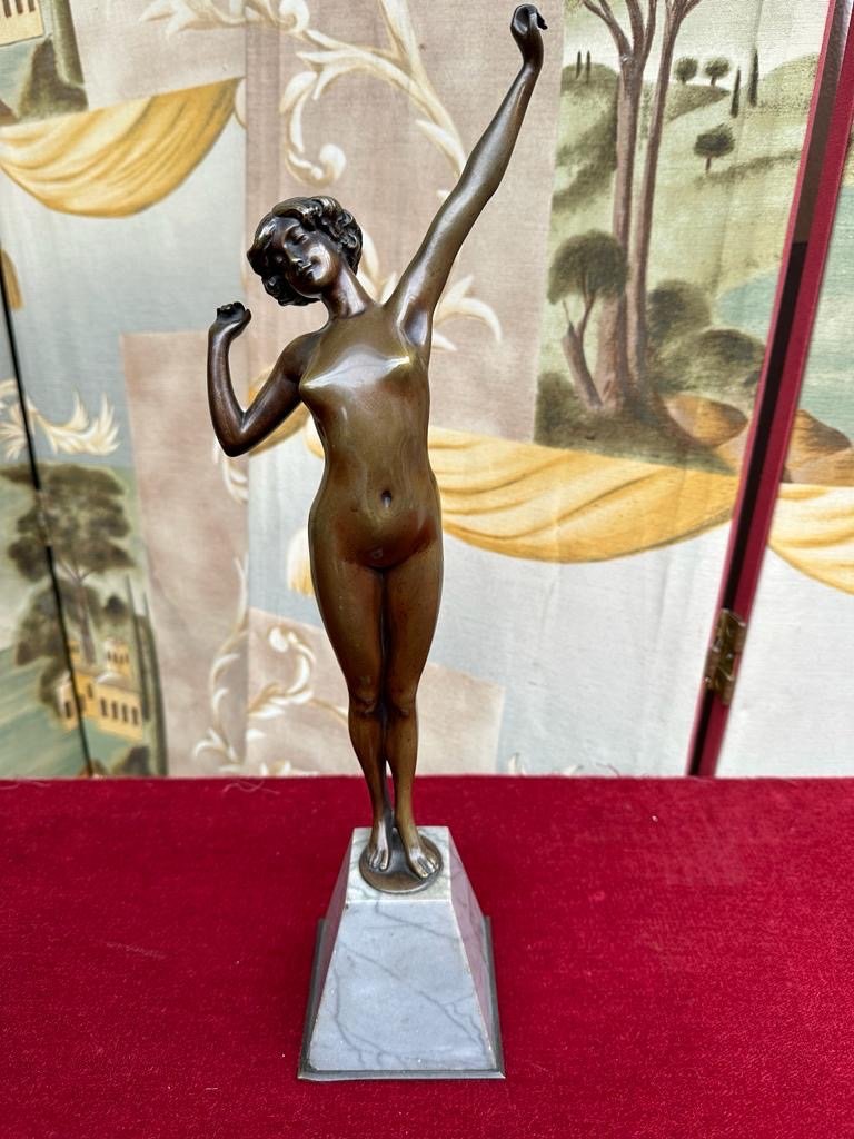 Sculpture Of A Nude Woman In Bronze 