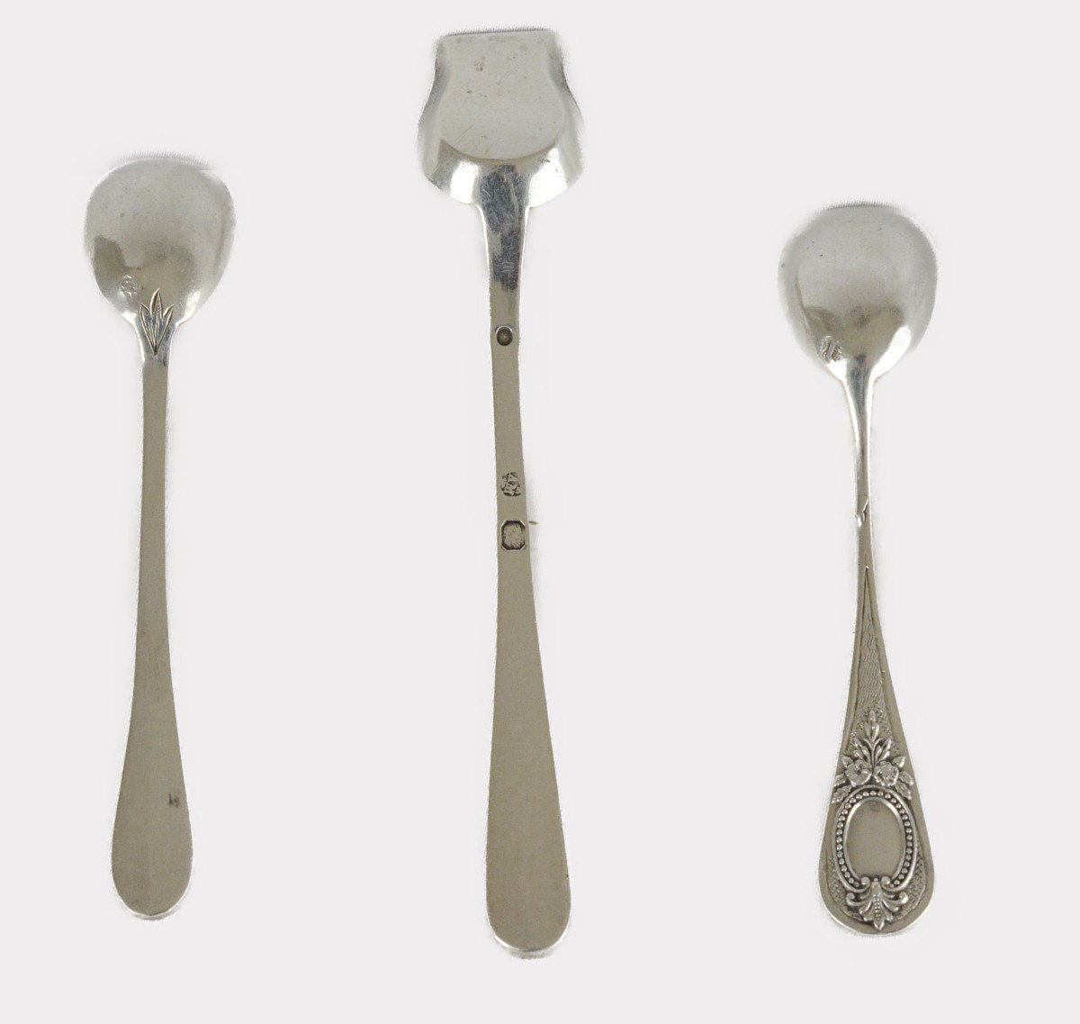 Lot Of Three Small Silver Salt Spoons-photo-3