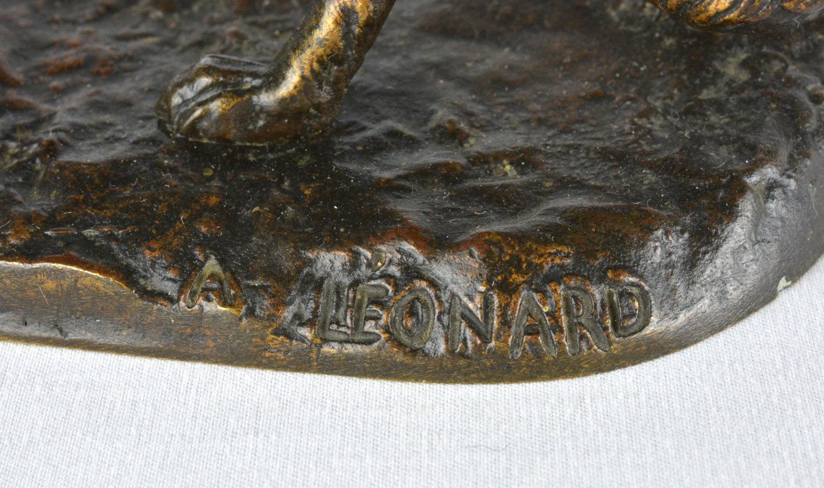 Leonard's Bronze Dog-photo-7