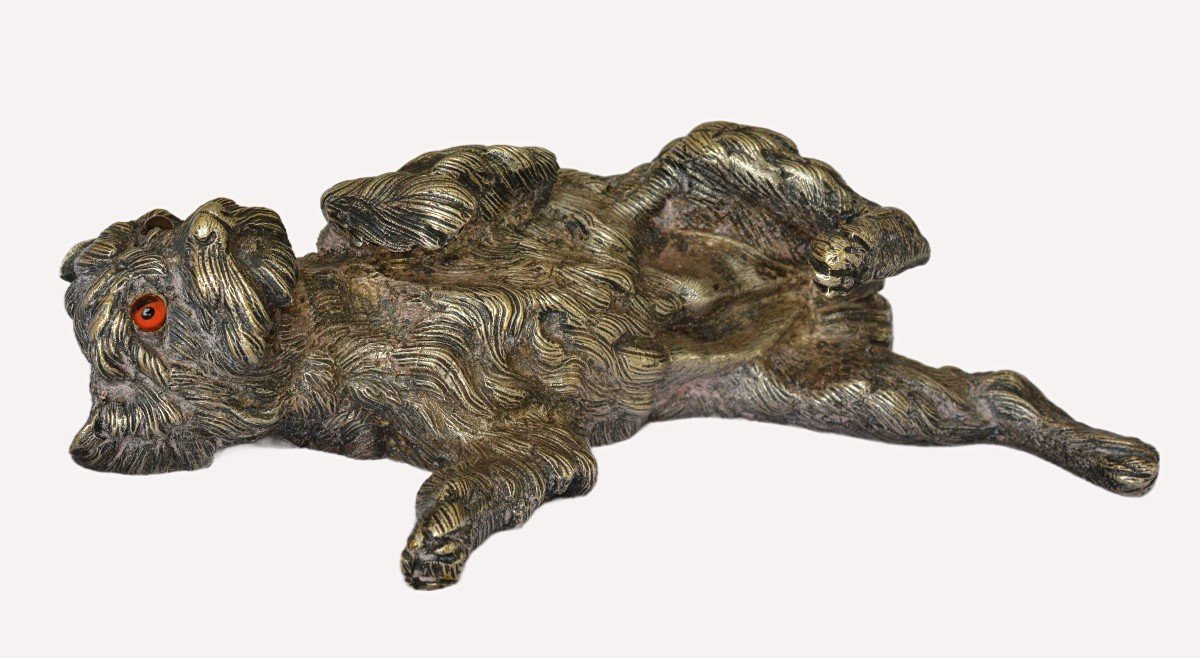 Giroux's Paperweight With Lying Dog-photo-1