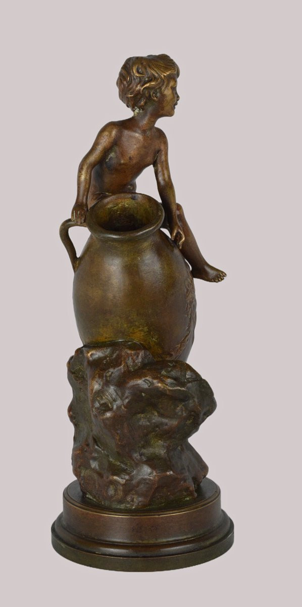 Bofill's Bronze Boy With Amphora-photo-2