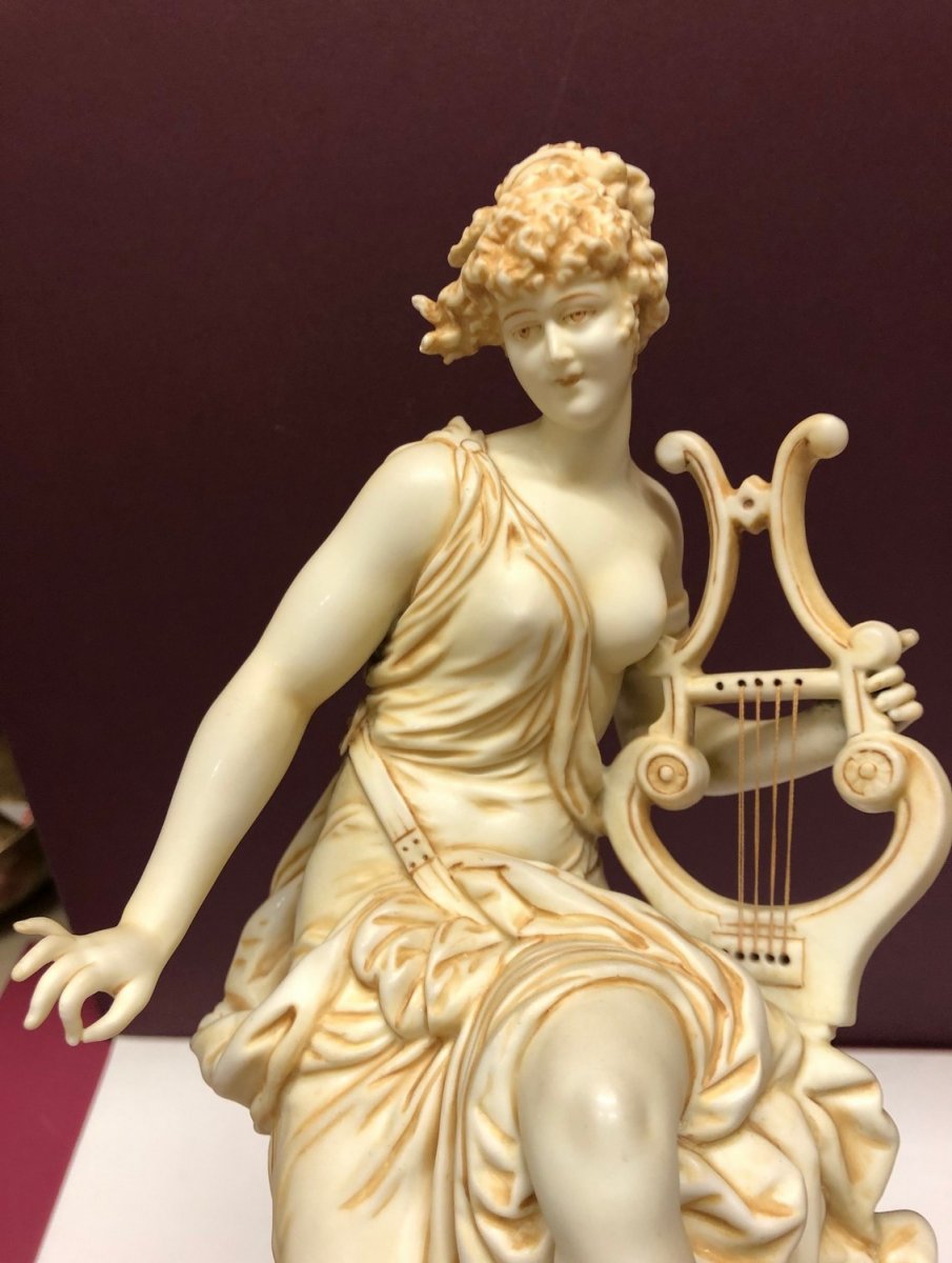 Biscuit de La Manufacture Mullerà Rudolstadt, (Allemagne ) "Femme à la lyre"-photo-2