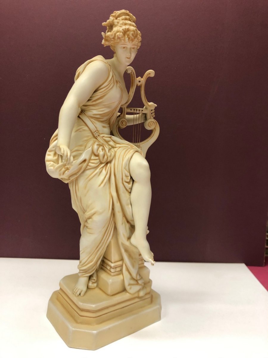 Biscuit de La Manufacture Mullerà Rudolstadt, (Allemagne ) "Femme à la lyre"