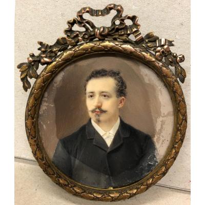 Miniature Sur Ivoire Du XIXeme Représentant Un Portrait d'Homme