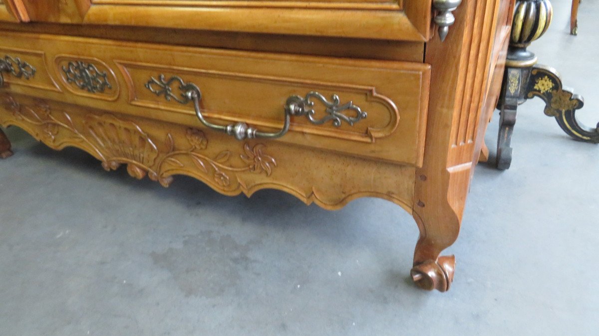 Sennecey Le Grand's Wardrobe-photo-2