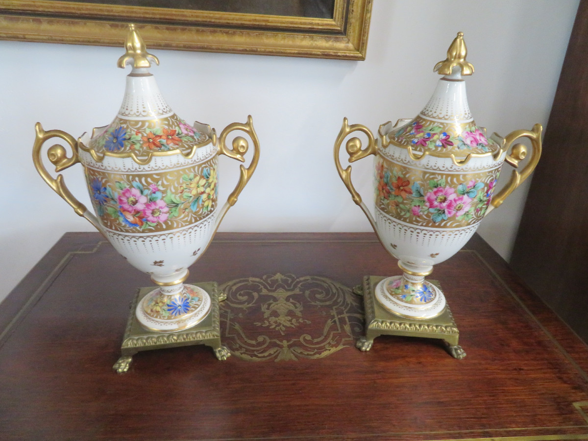 Paire de vases Médicis couverts cassolette 