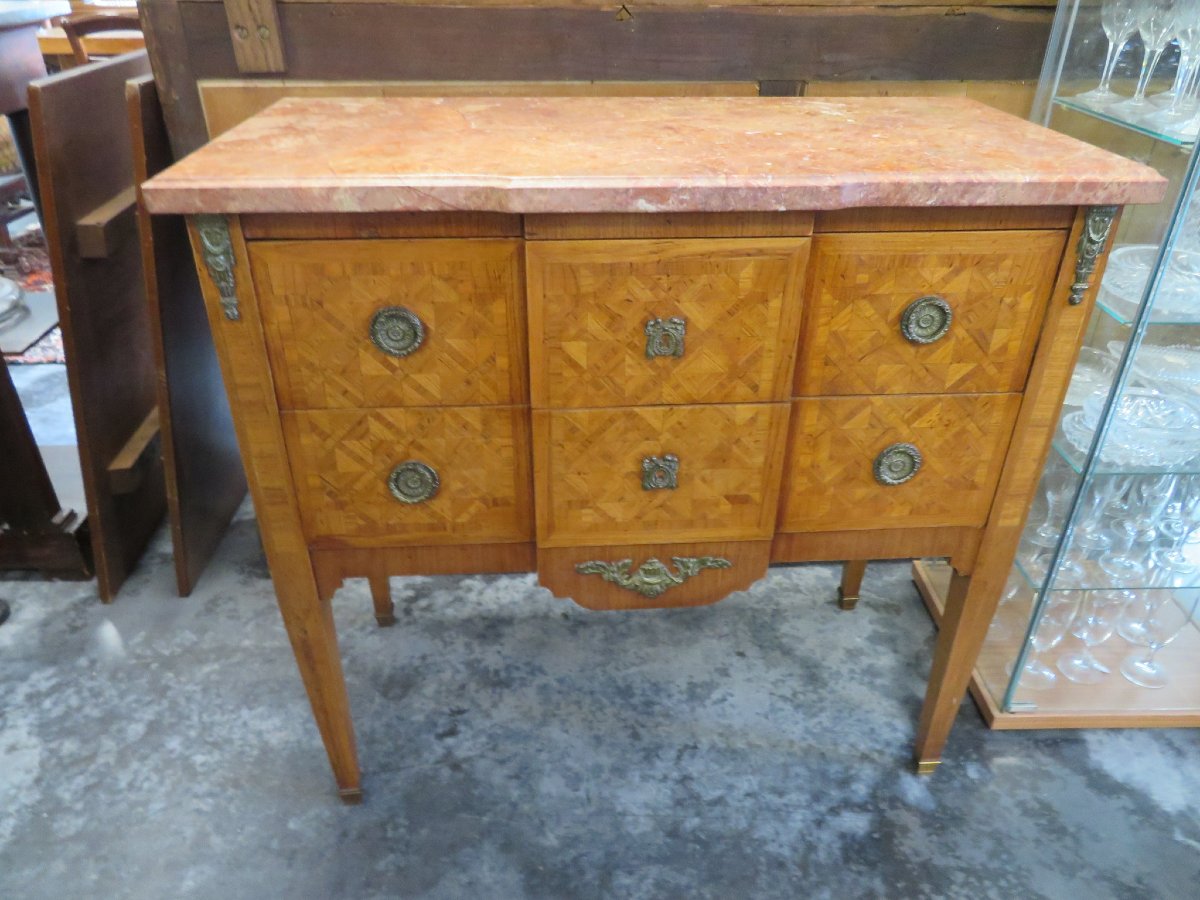 Commode de style Louis XVI