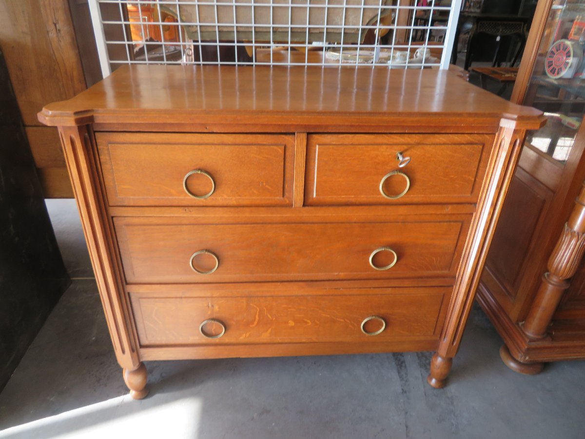 Commode de style Louis XVI