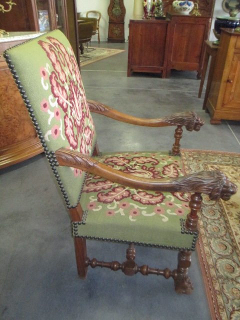 Lion Head Chair-photo-2