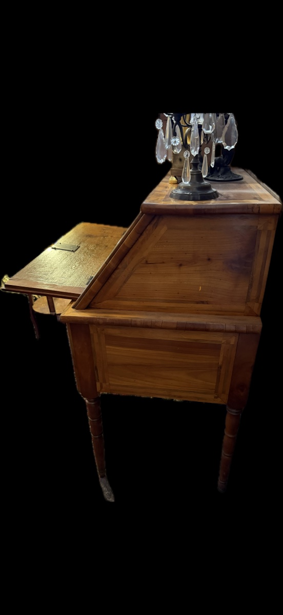 Secrétaire en pente(dos d’âne) en merisier 