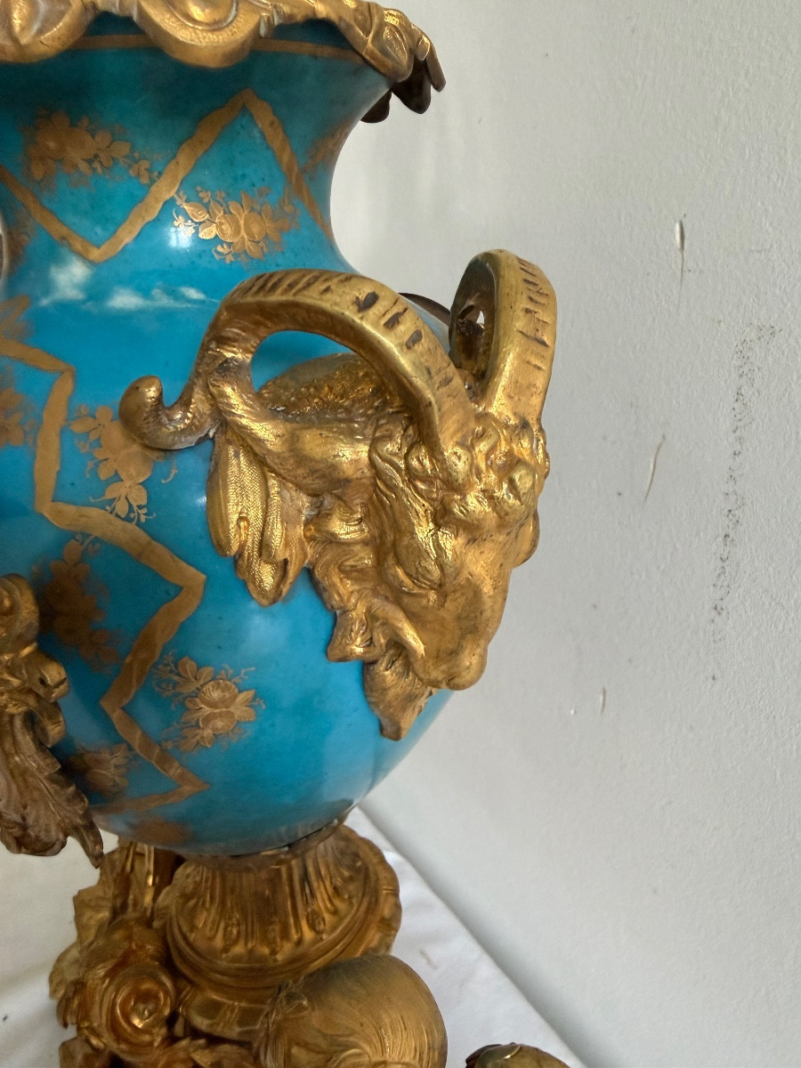 Pendule en  Bronze et porcelaine de Sèvres-photo-1