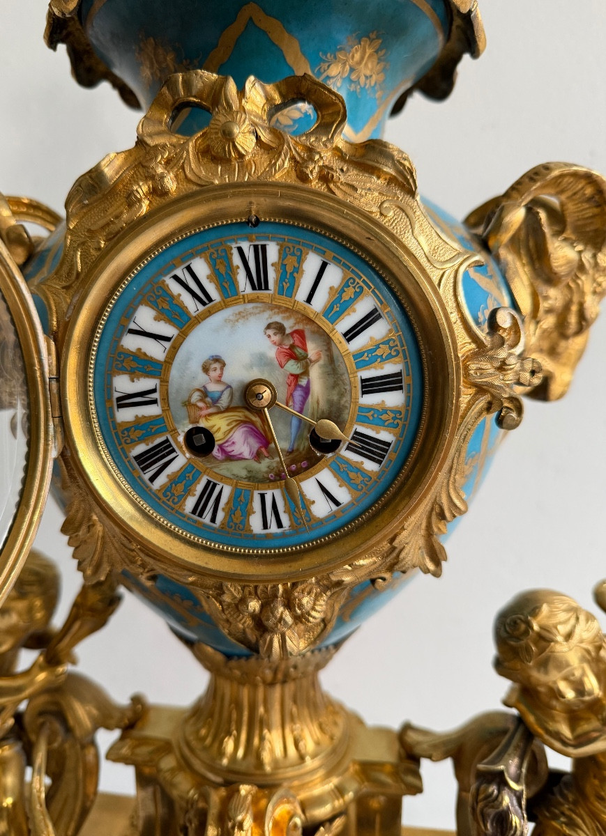 Pendule en  Bronze et porcelaine de Sèvres-photo-6