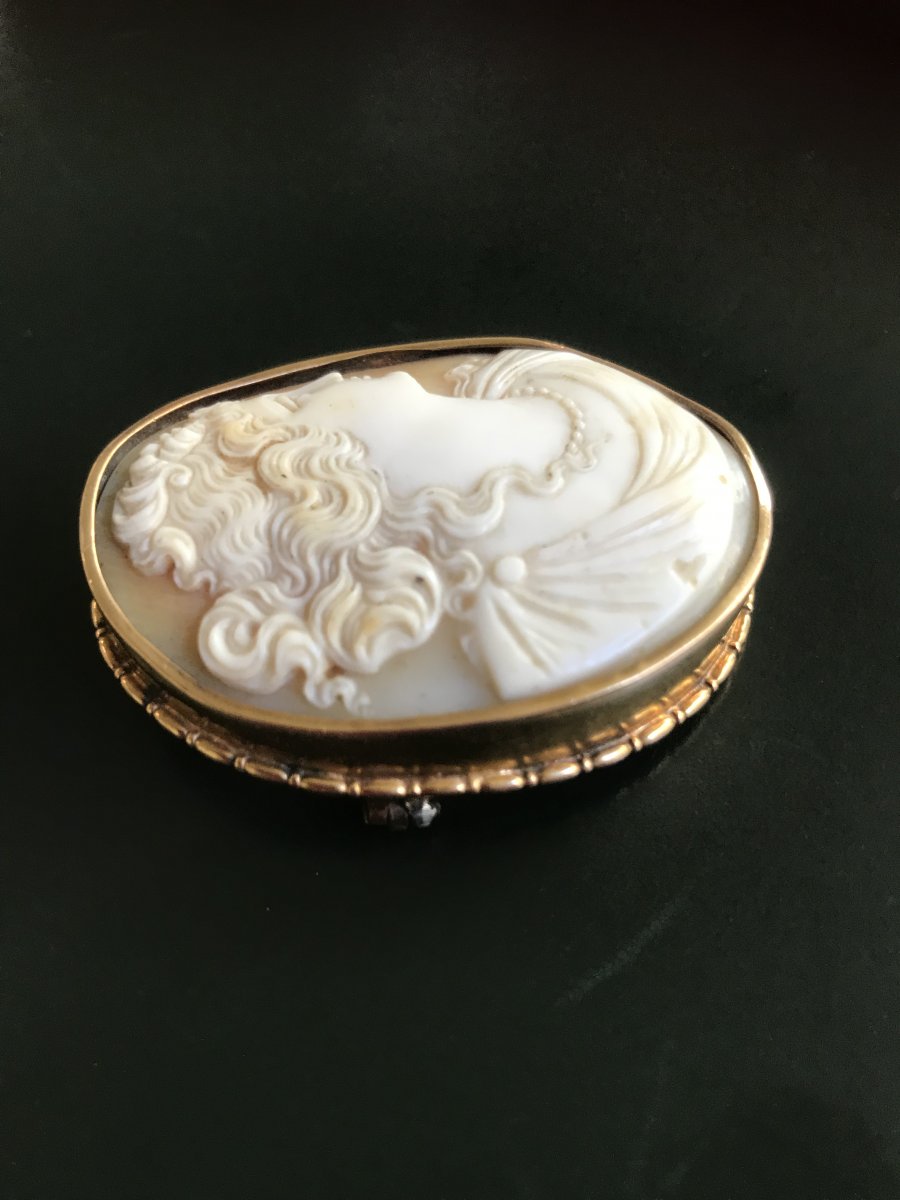 Large Gold Brooch Cameo-photo-2