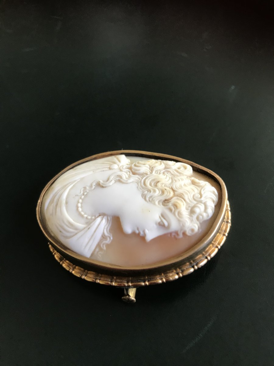 Large Gold Brooch Cameo-photo-3