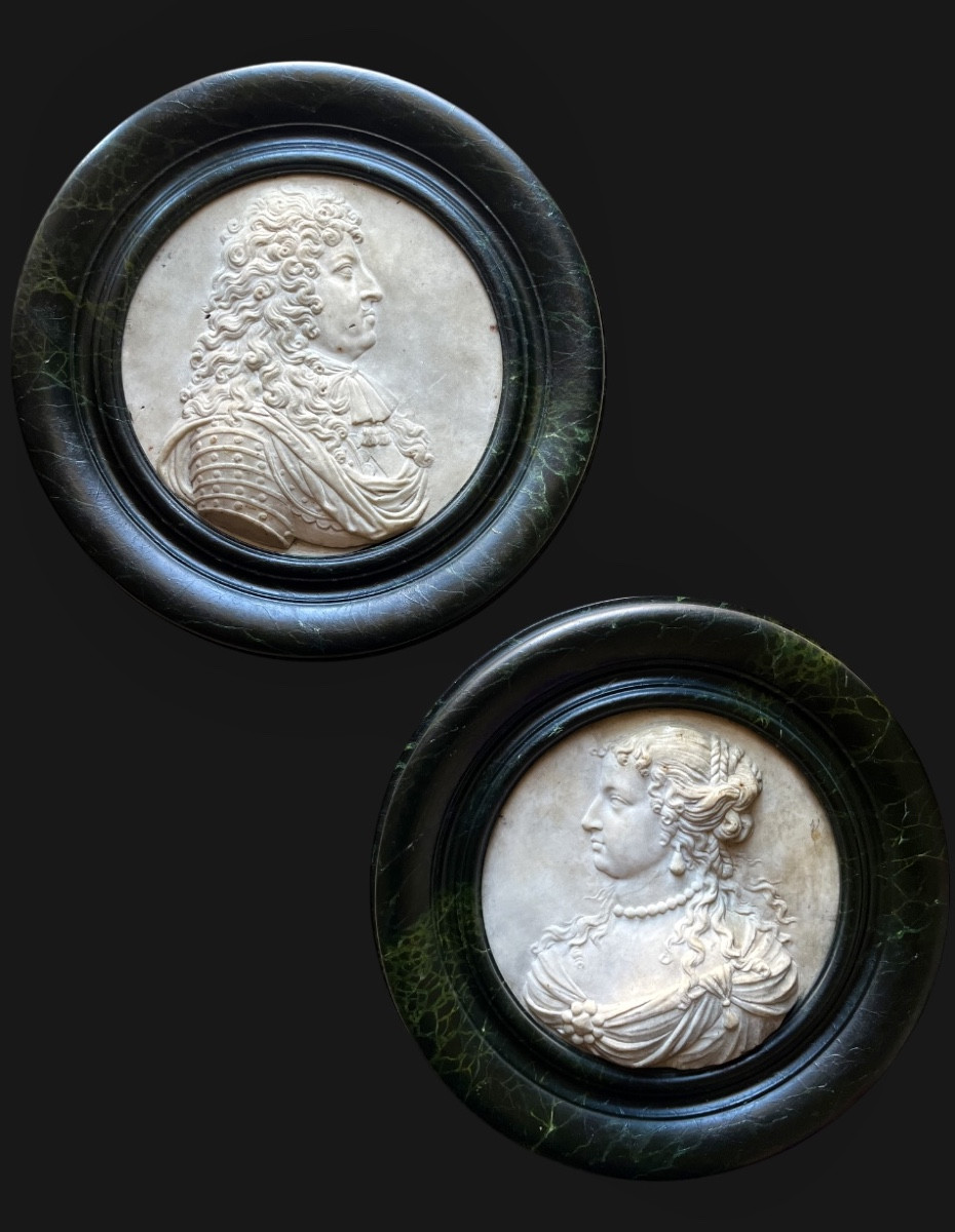 Pair Of Marble Medallions, Profiles Of Louis XIV And Marie-thérèse Of Austria, 17th Century