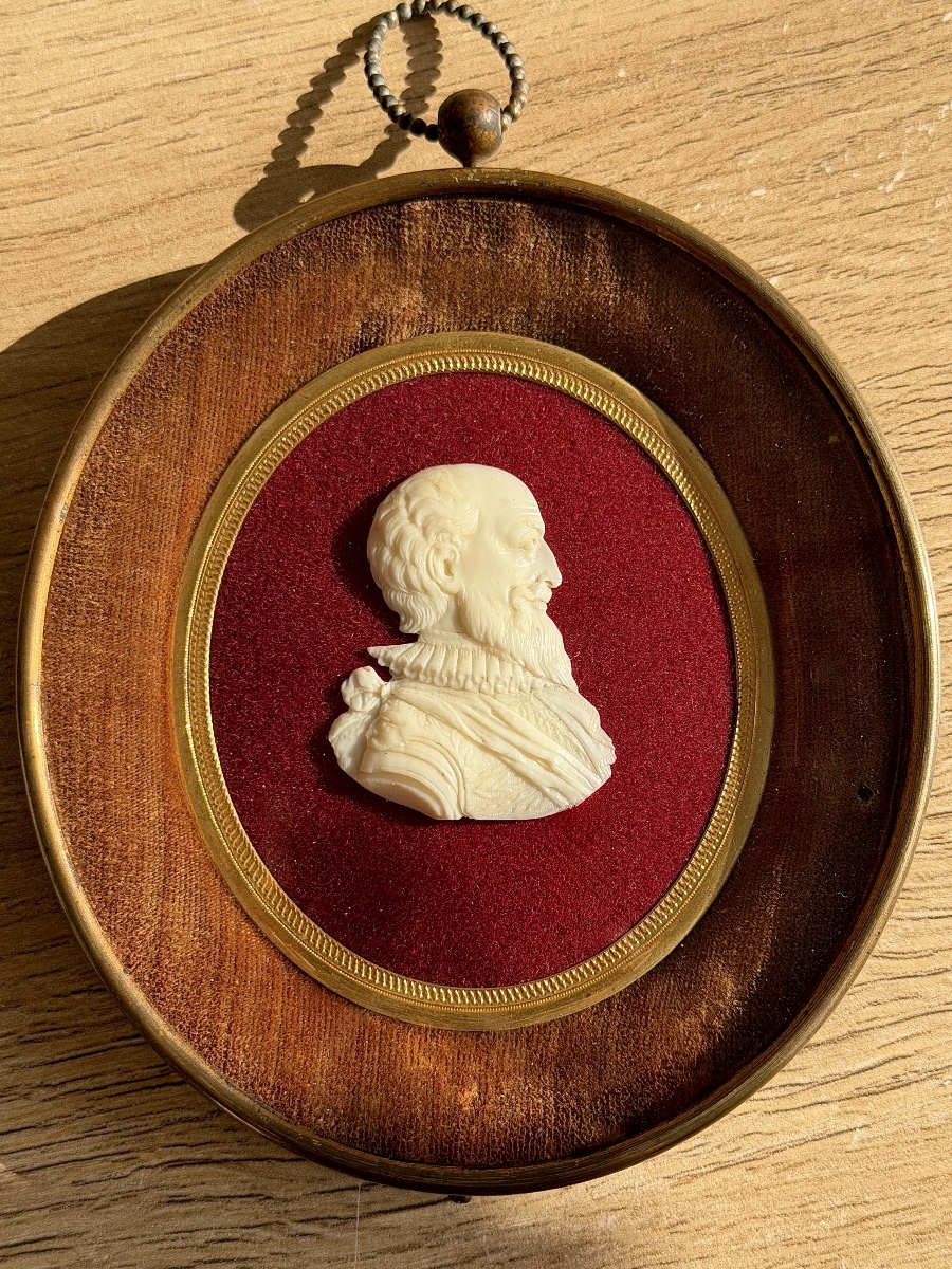 Carved Ivory Miniature—profile Of Henry Iv, 19th Century
