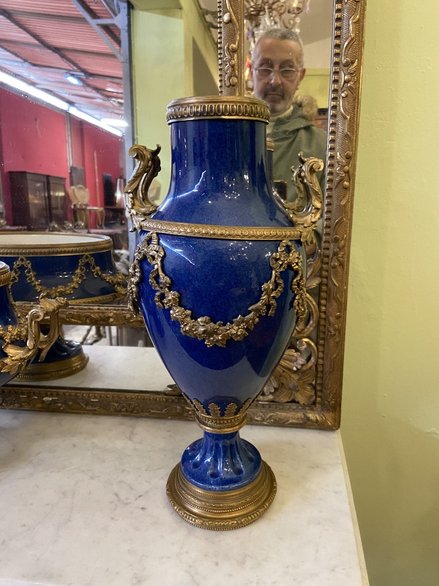 Porcelain And Gold Metal Trim -photo-2