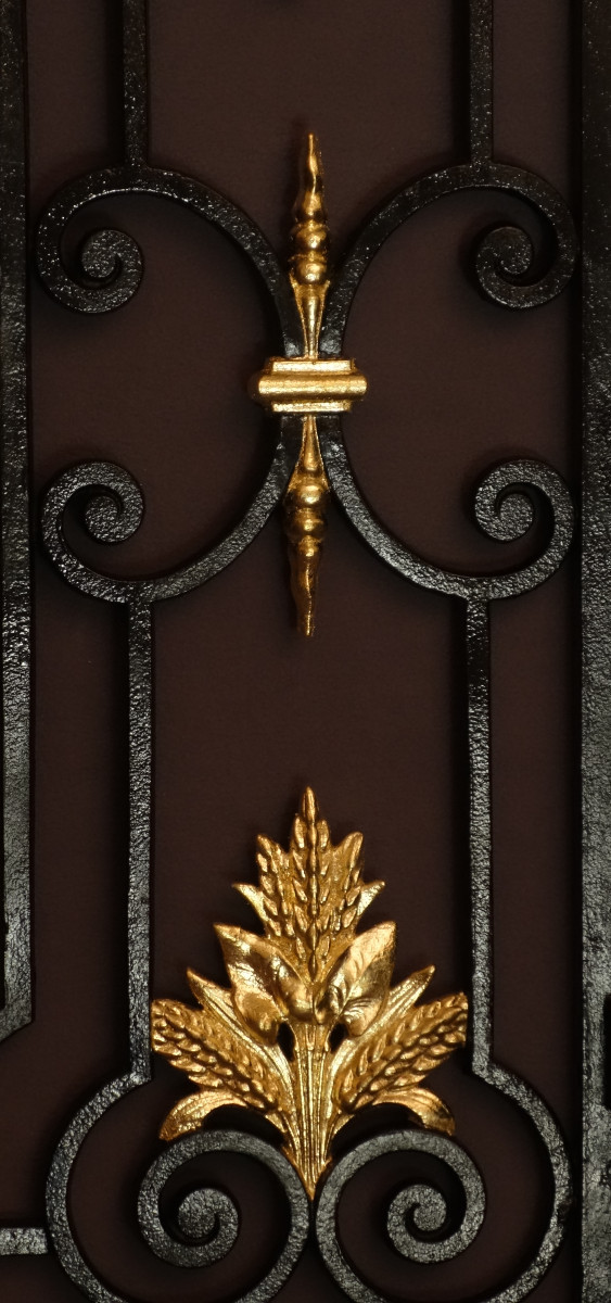 Small 19th Century Cast Iron Gate.-photo-3