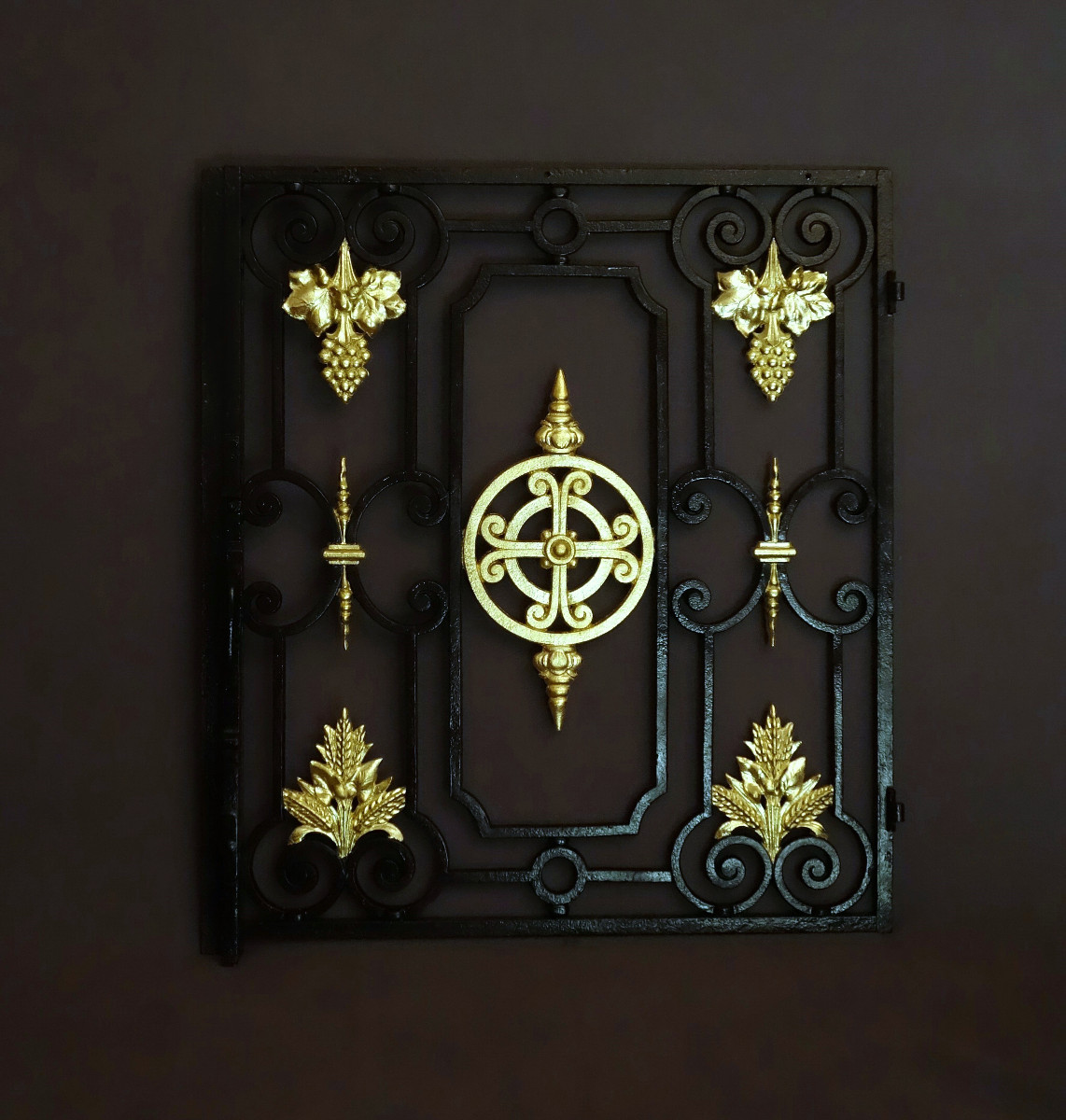 Small 19th Century Cast Iron Gate.-photo-2
