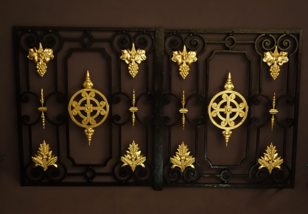 Small 19th Century Cast Iron Gate.