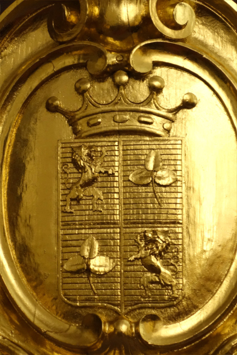 Large Coat Of Arms Bearing 19th-century Heraldic Symbols-photo-2