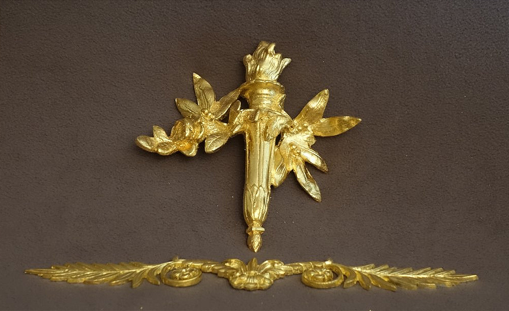 Deux petits frontons en bronze doré XIX ème .