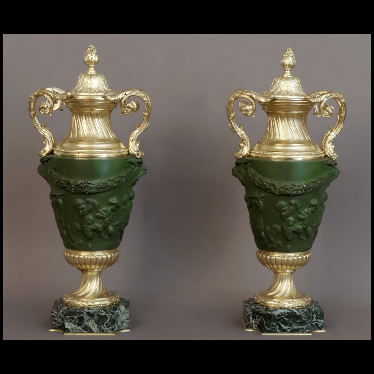 - Paire De Vases Couverts d'Après Clodion XIXème