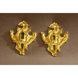 Paire d'importantes entrée de serrure d'époque Louis XV