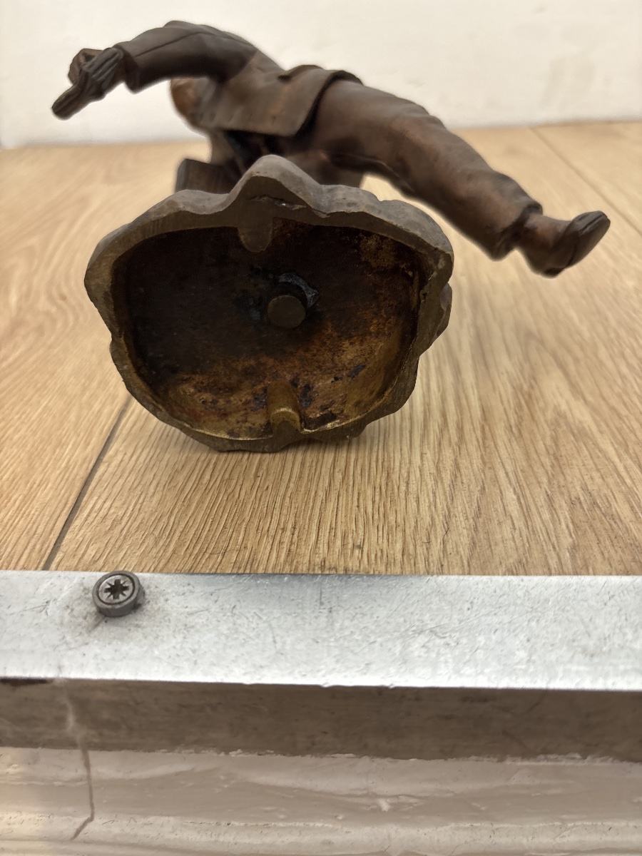 Bronze signé Eutrope Bouret – Jeune vendeur de presse – XIXᵉ siècle-photo-3