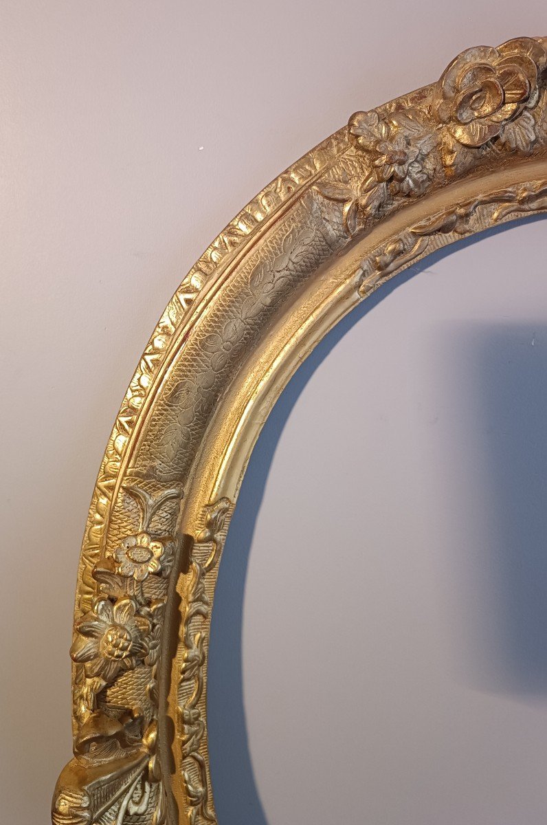 Louis XIV Period Oval Frame Gilded With Gold Leaf-photo-3