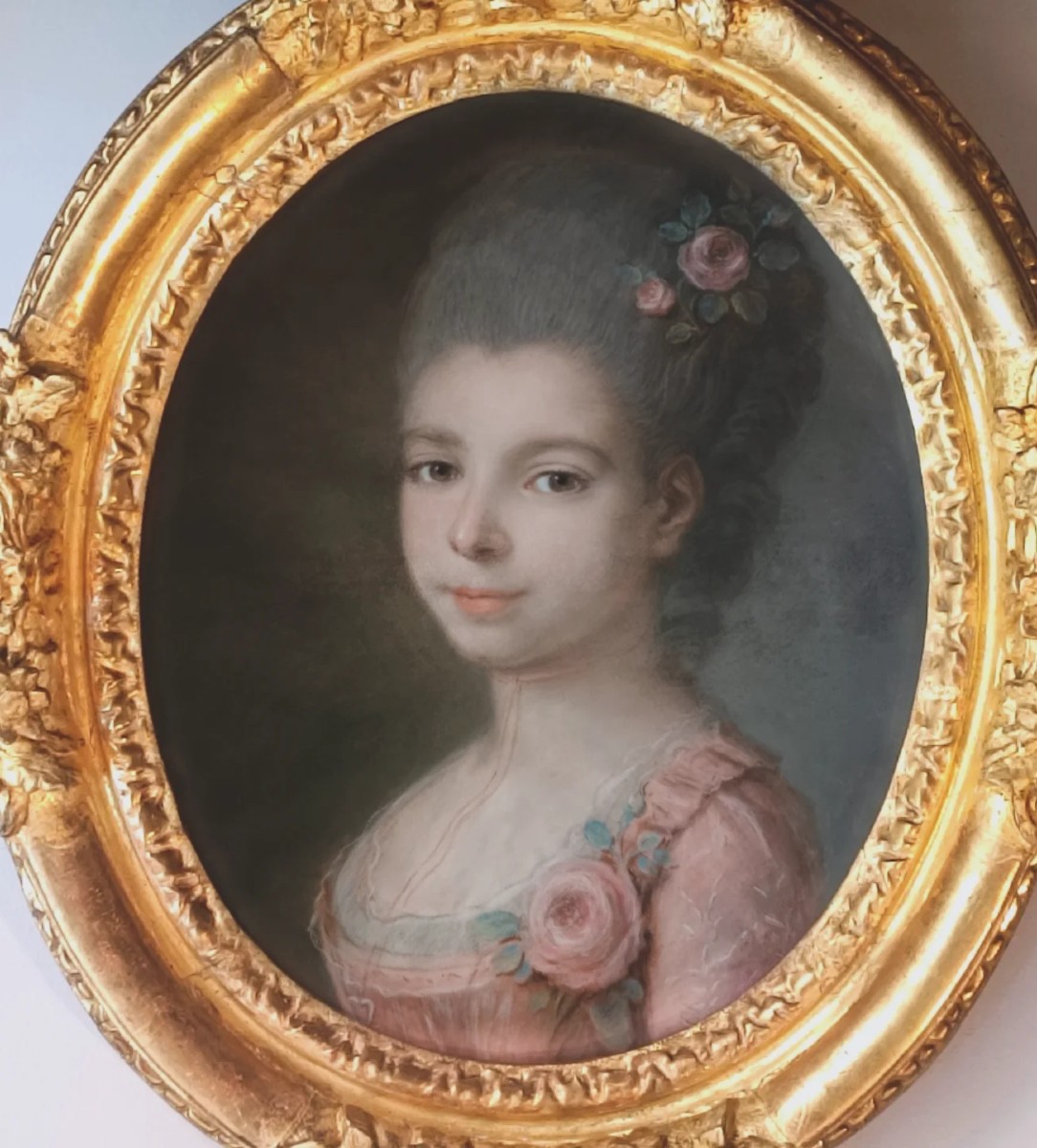 École française du XVIIIe pastel portrait d'une jeune fille aux roses-photo-3
