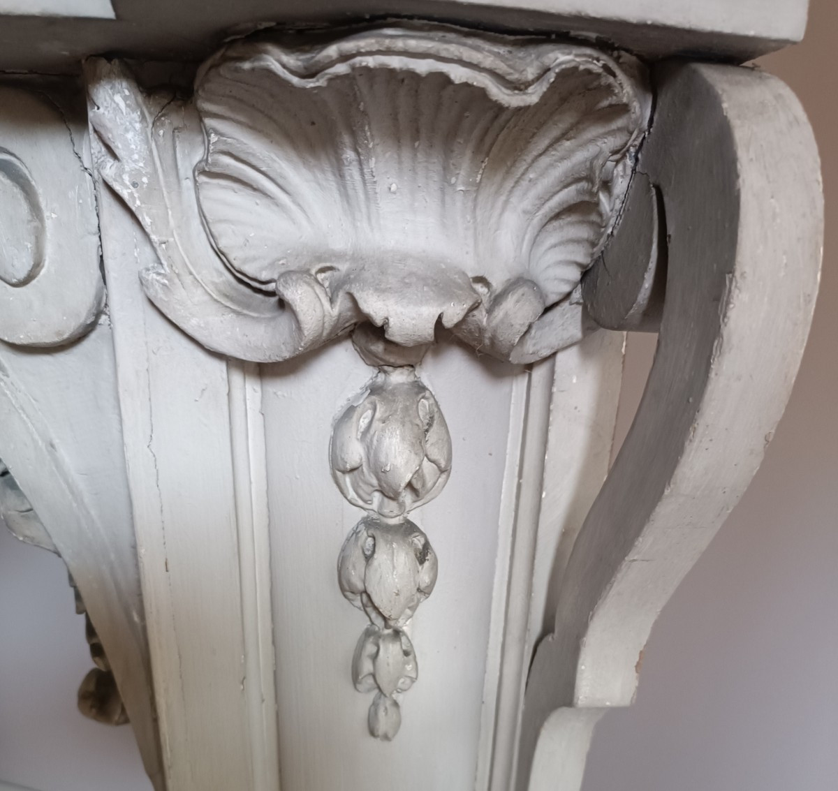 Pair Of Carved Wooden Columns With Aleppo Breccia Marble Tops.-photo-4