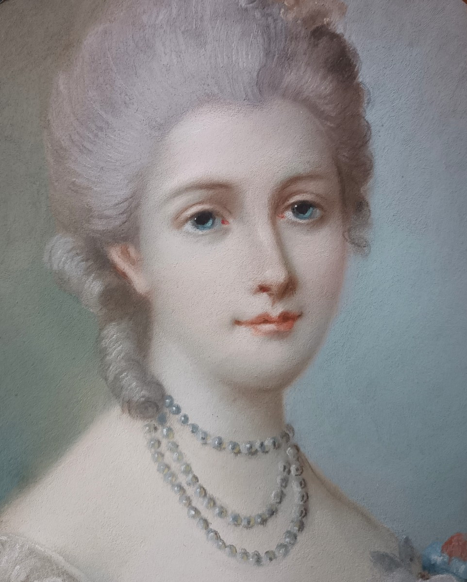 Pair Of Portraits Of Ladies With Flowers-photo-1