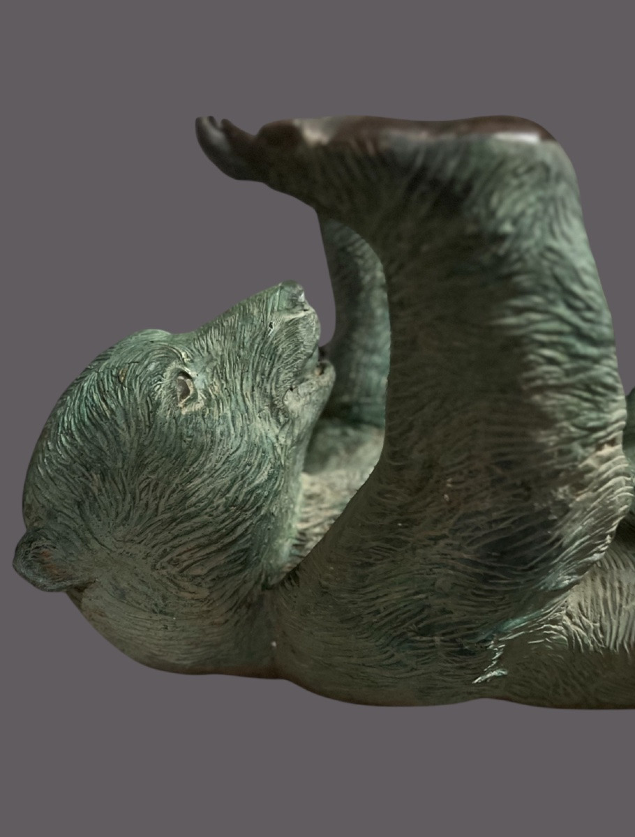 Rare Table Basse Sculpturale en forme d'Ours en Bronze- Patine verte et Plateau en Verre Gravé -photo-2