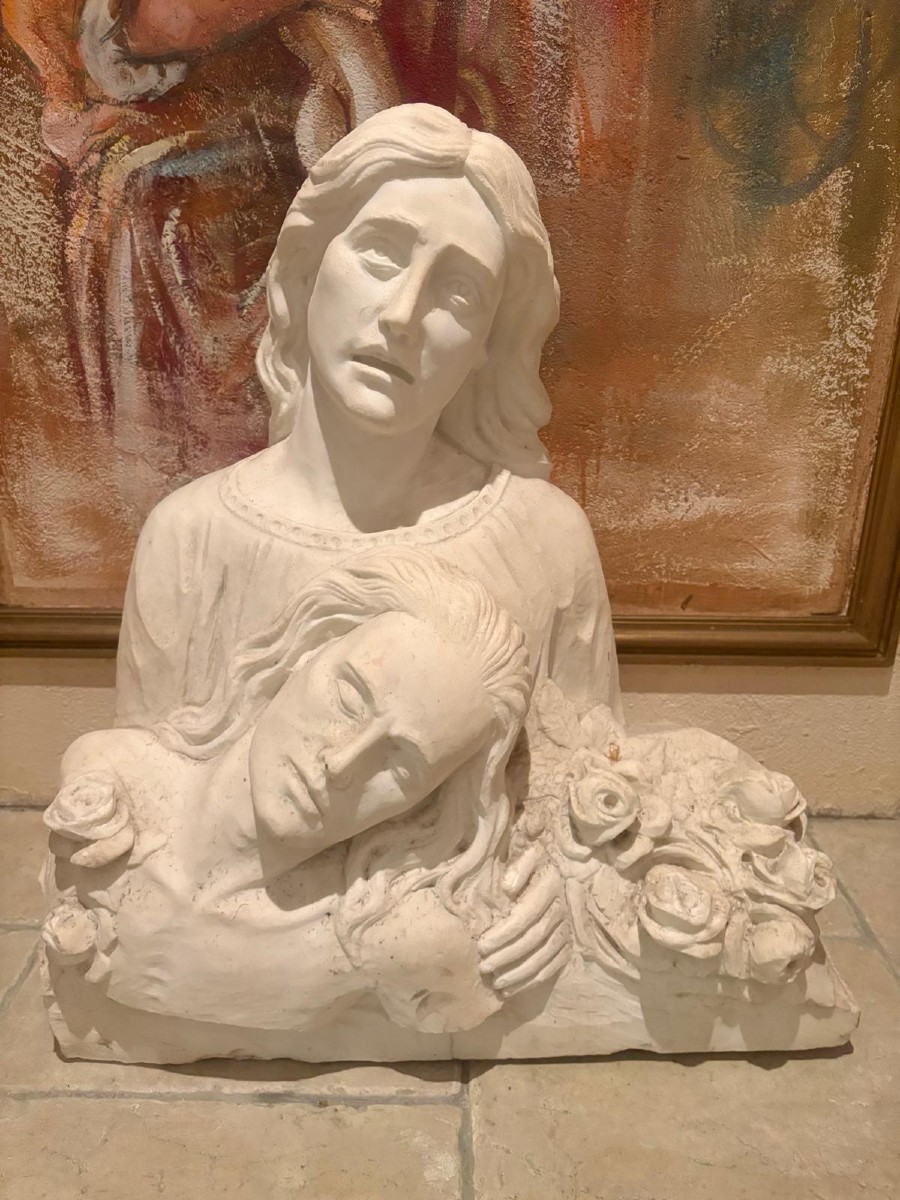 Importante sculpture en marbre- Vierge de pitié Christ aux fleurs