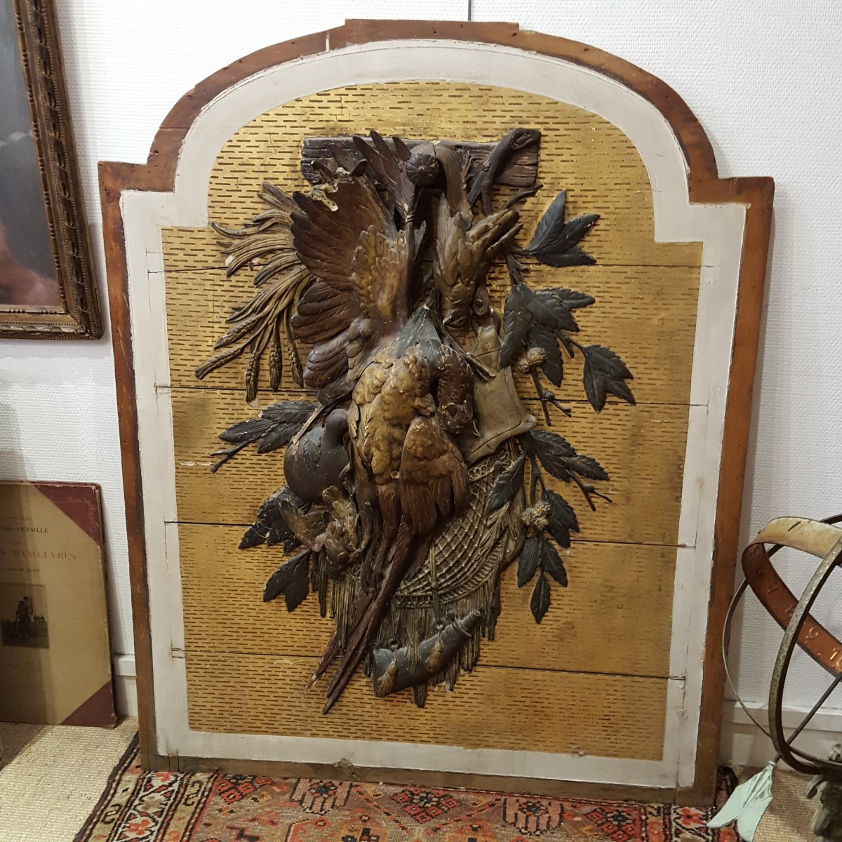 Trumeau " trophée de chasse" sculpture  , boiserie