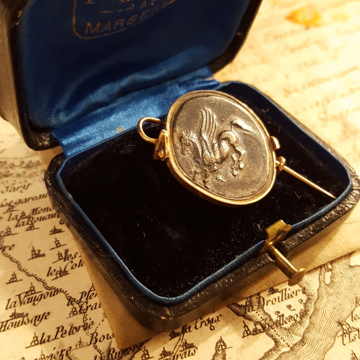 19th Century Reversible System Brooch: Pegasus Or Roman Warrior