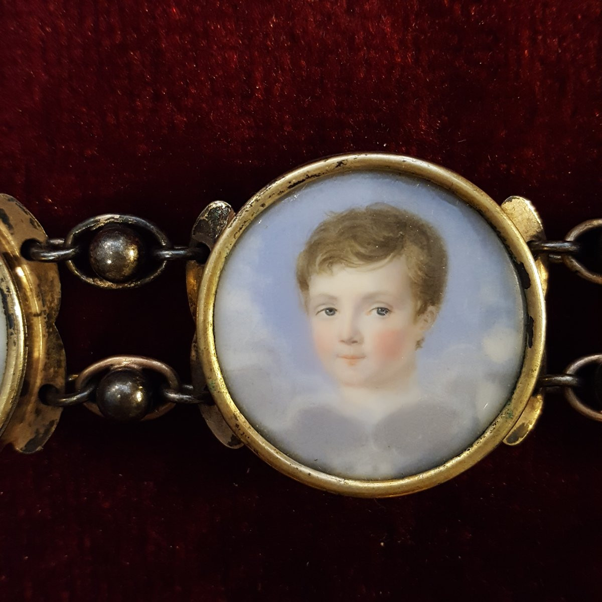 Four Miniatures Mounted On A 19th Century Bracelet -photo-2