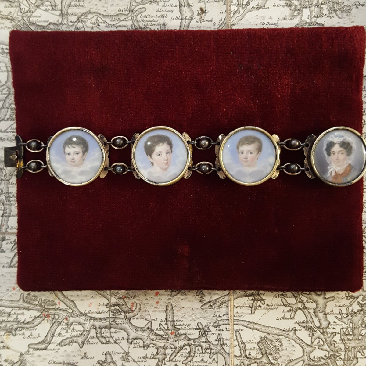 Four Miniatures Mounted On A 19th Century Bracelet -photo-4