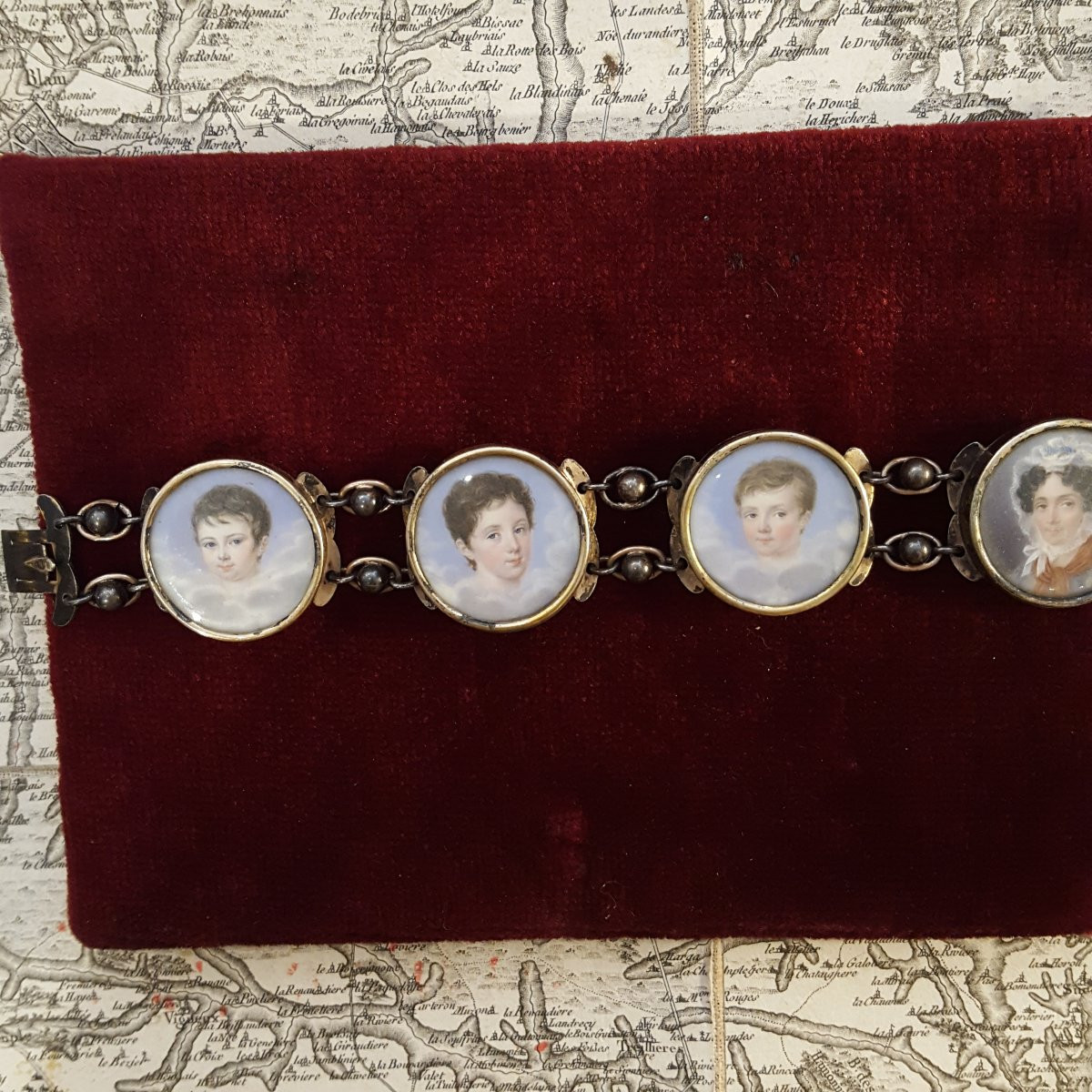 Four Miniatures Mounted On A 19th Century Bracelet -photo-1