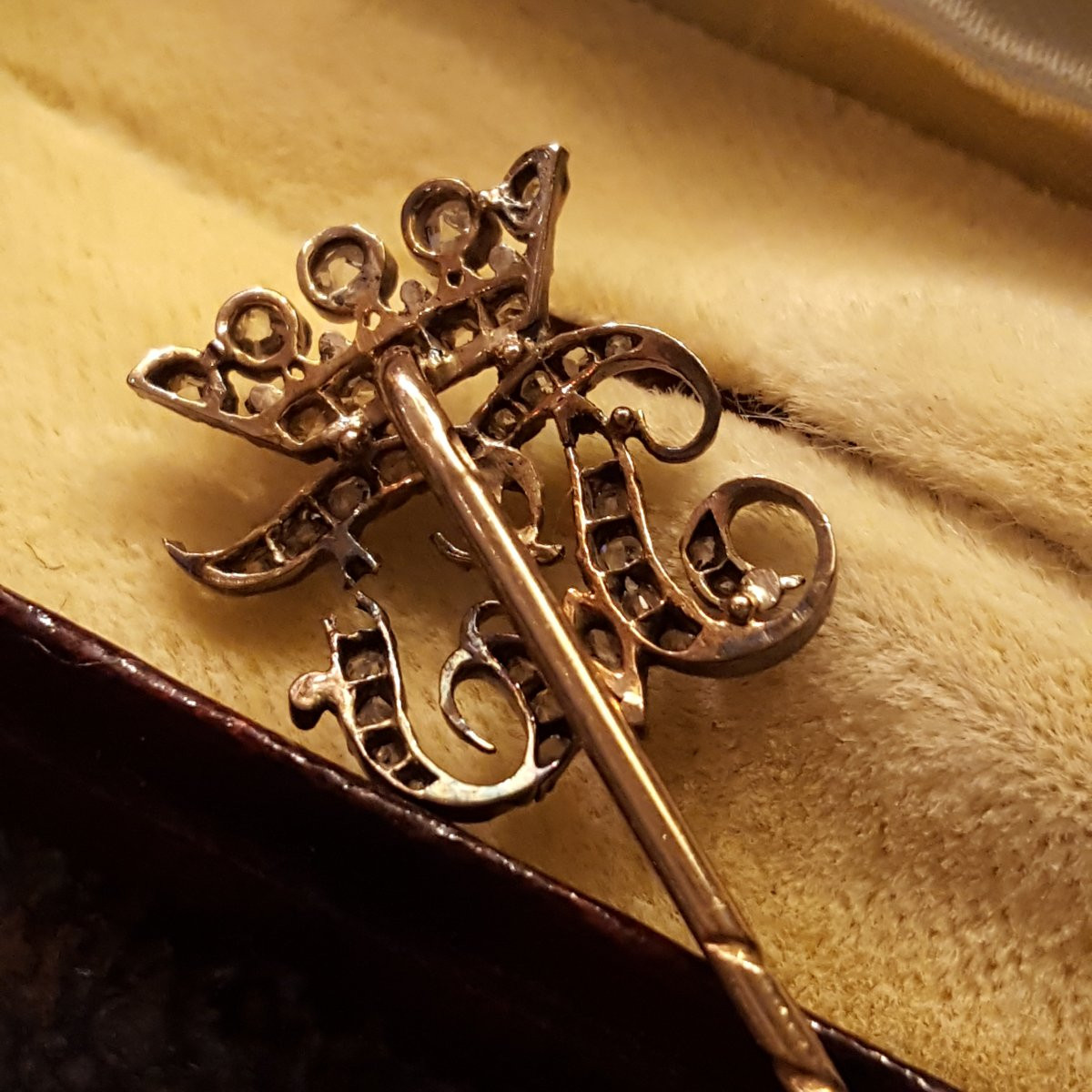 Pf: Gold And Diamond Count's Crown Tie Pin-photo-2