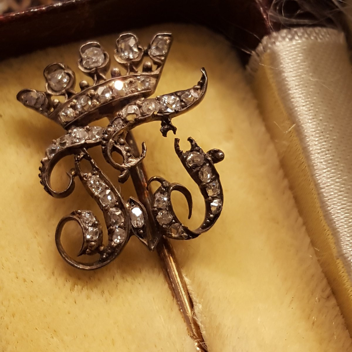 Pf: Gold And Diamond Count's Crown Tie Pin-photo-4