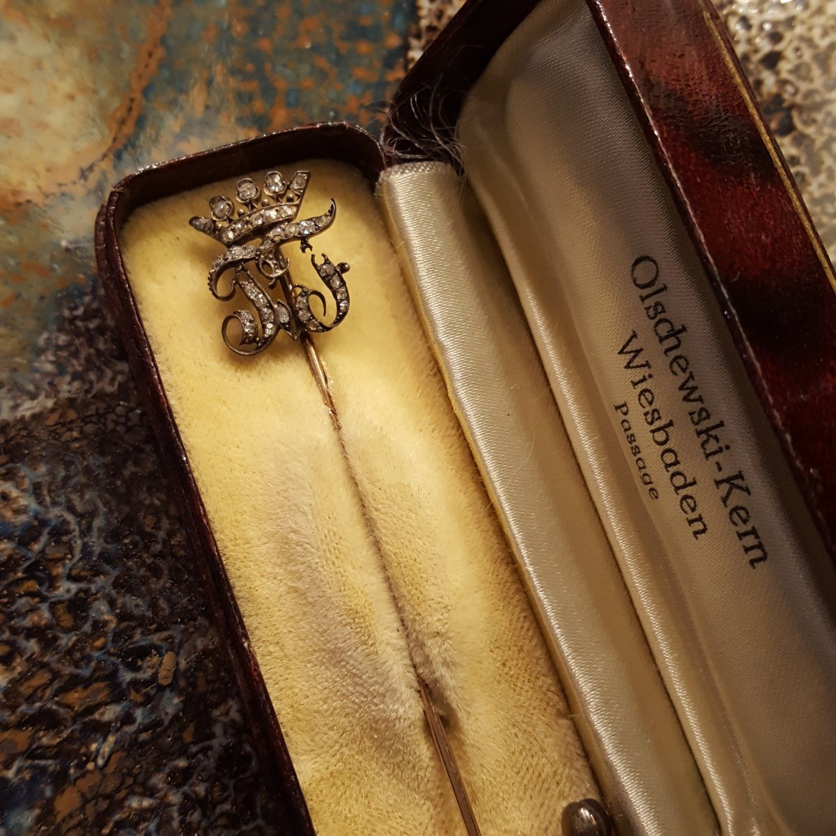 Pf: Gold And Diamond Count's Crown Tie Pin-photo-1