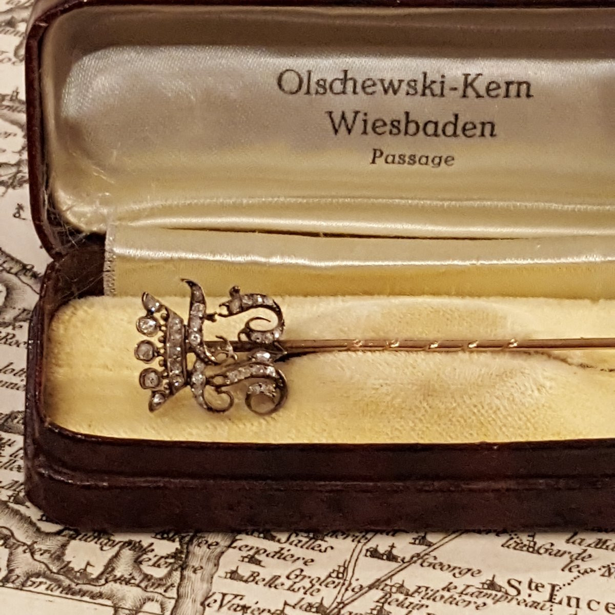 Pf: Gold And Diamond Count's Crown Tie Pin-photo-2