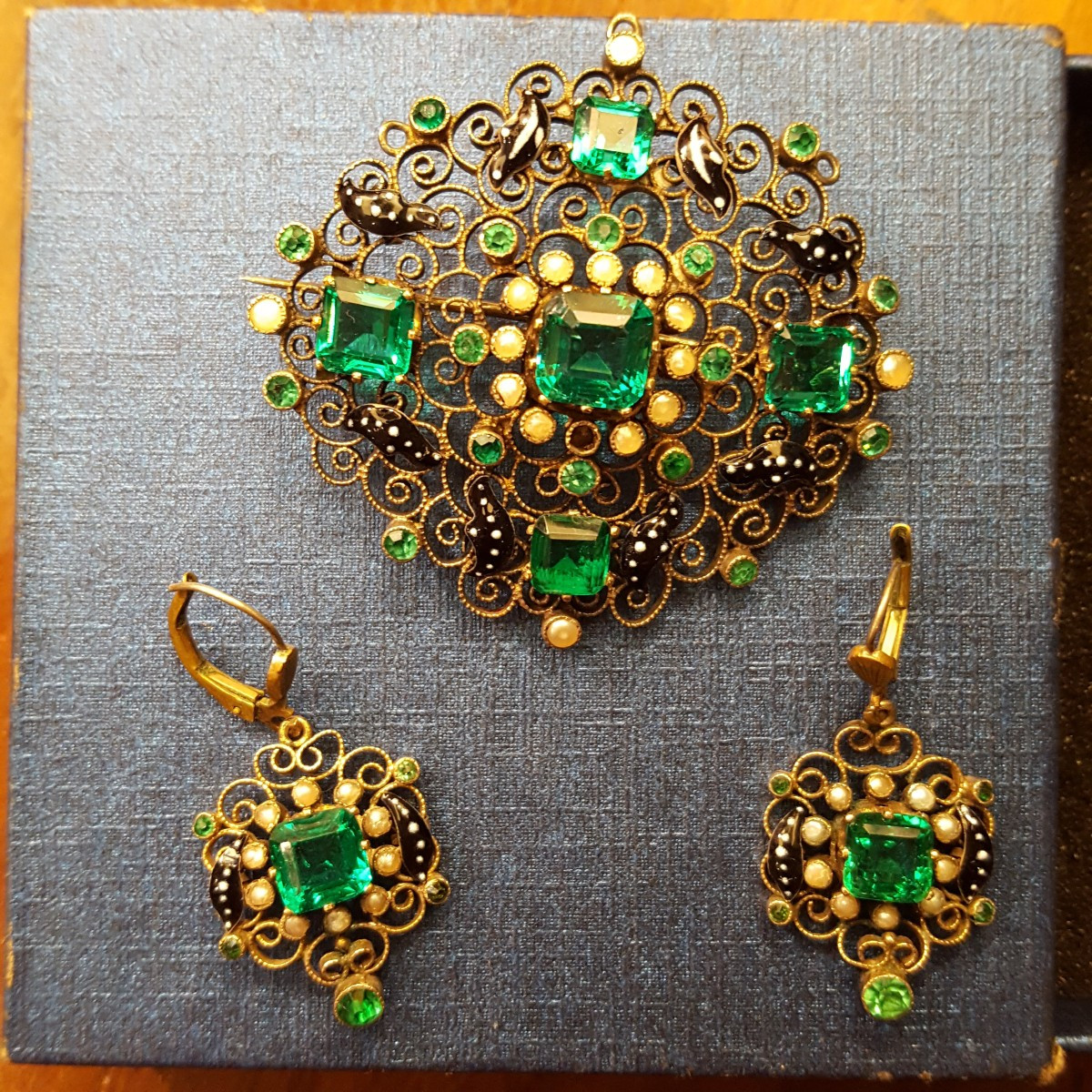 19th Century Brooch And Earring Set 