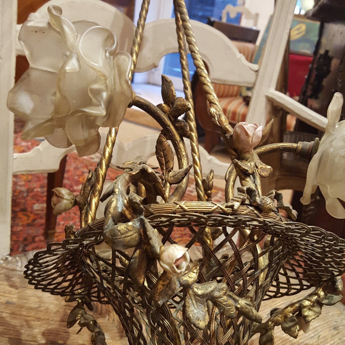 Panier fleuri lustre en bronze et porcelaine XIXème-photo-1