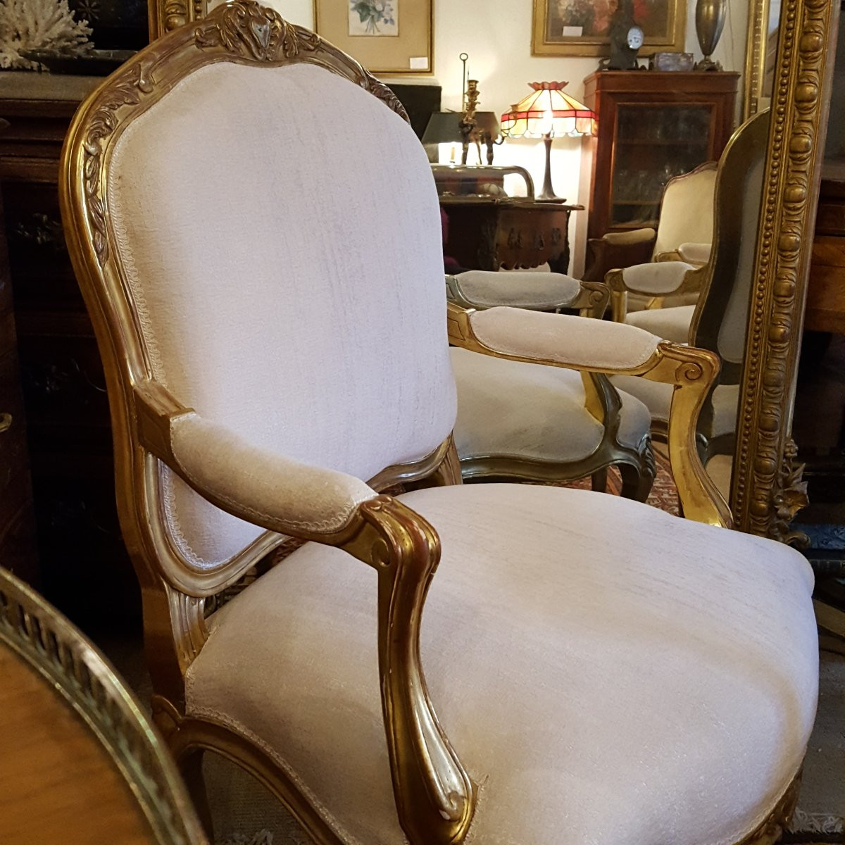  Paire de larges fauteuils en bois doré -photo-2