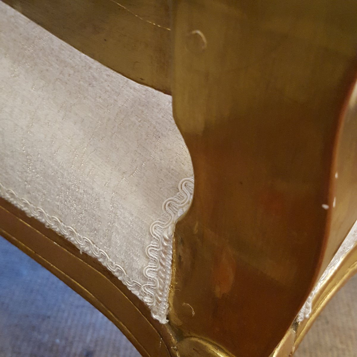  Paire de larges fauteuils en bois doré -photo-2
