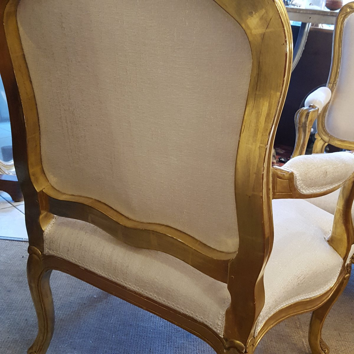  Paire de larges fauteuils en bois doré -photo-3