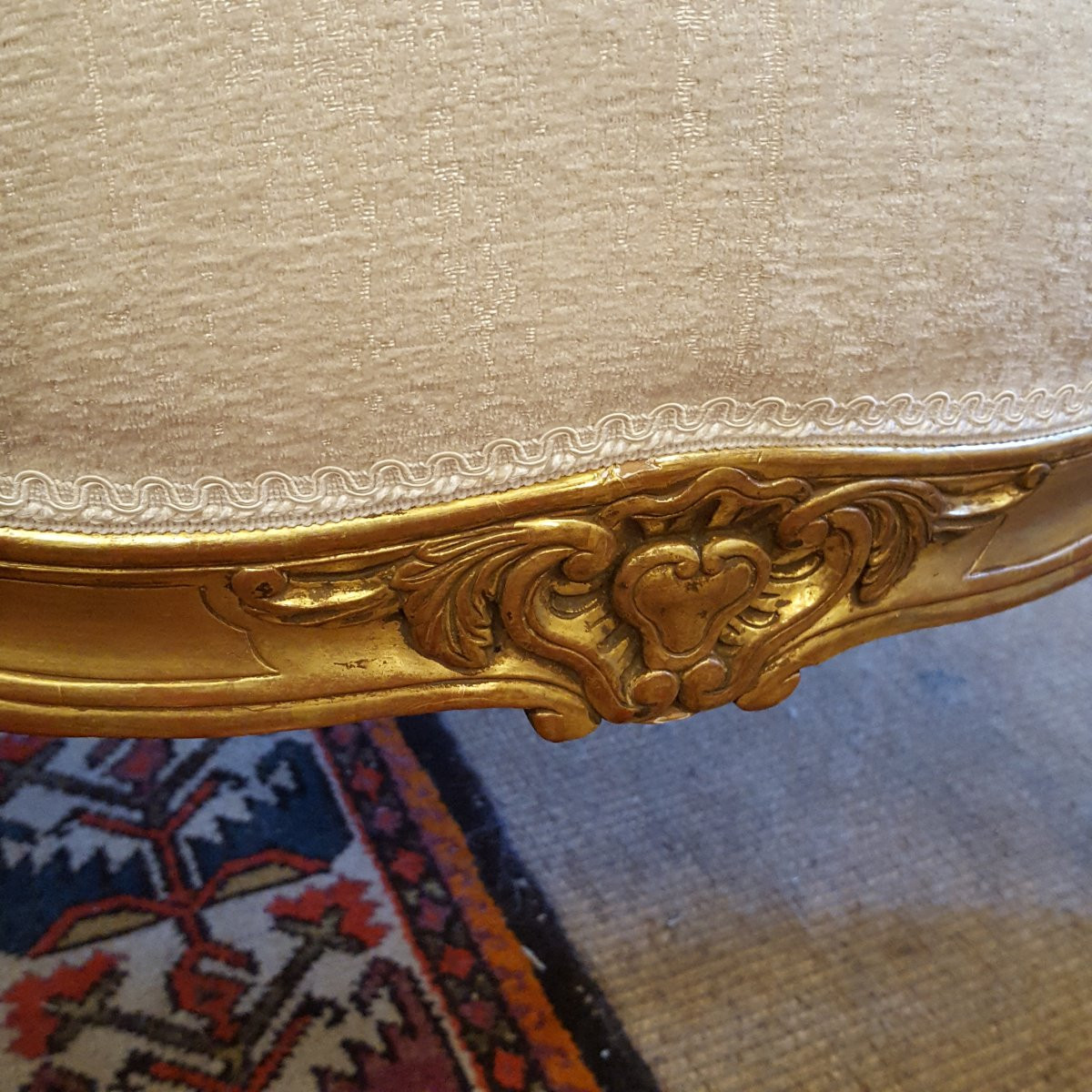  Paire de larges fauteuils en bois doré -photo-5